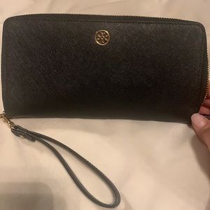 Tory Burch Robinson passport wallet